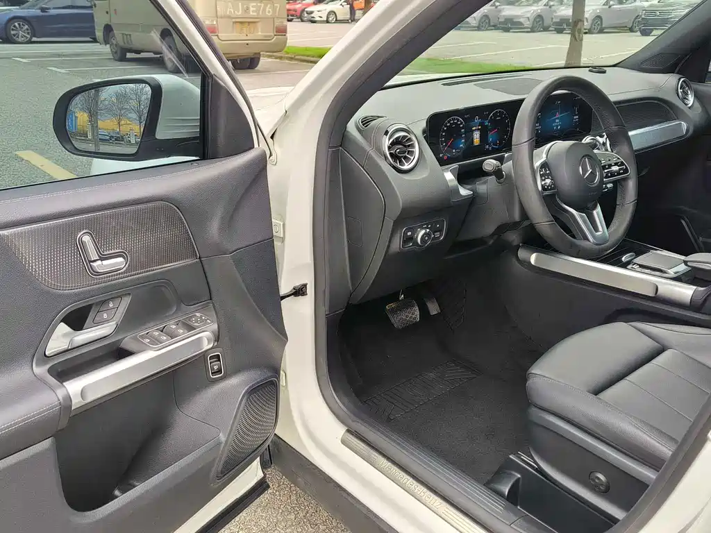 Mercedes-Benz GLB — миниатюра 9