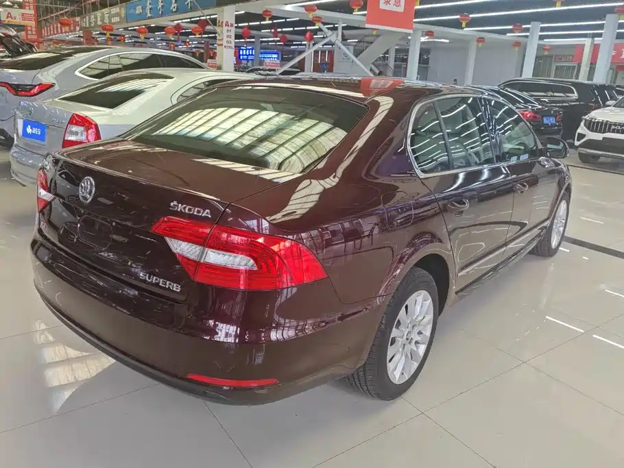 Skoda Superb — миниатюра 3