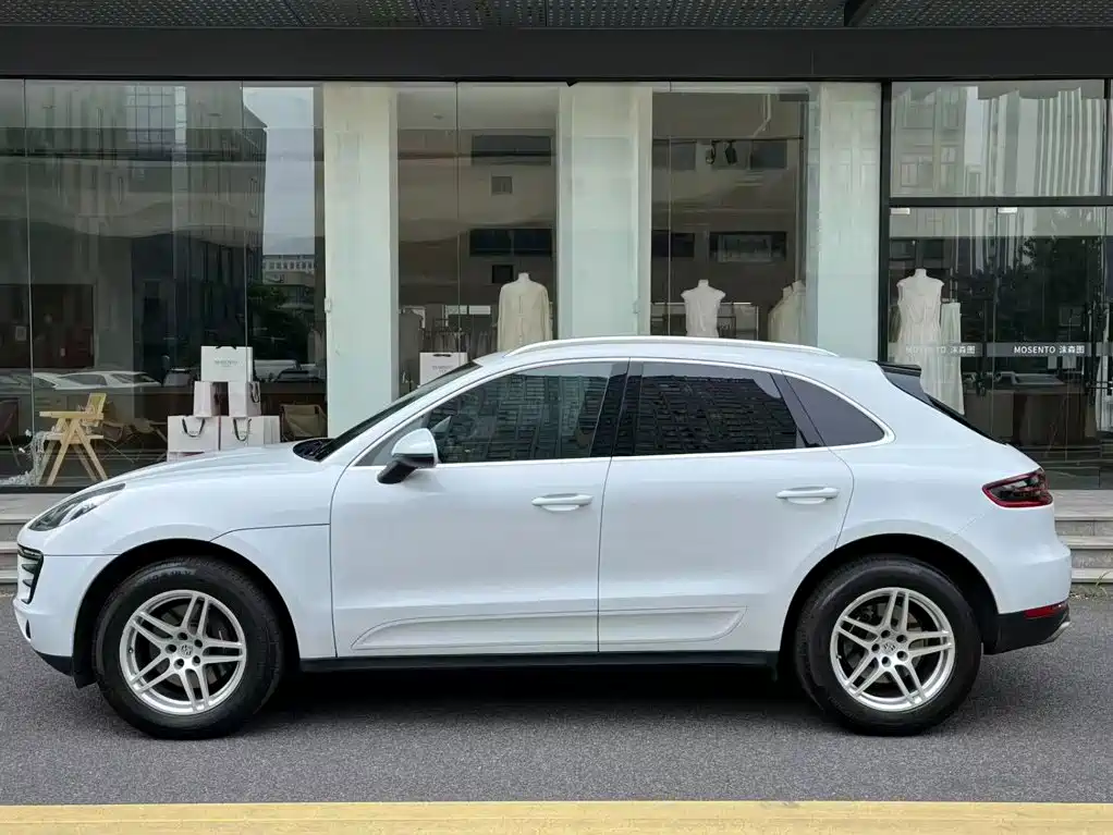 Porsche Macan — миниатюра 3