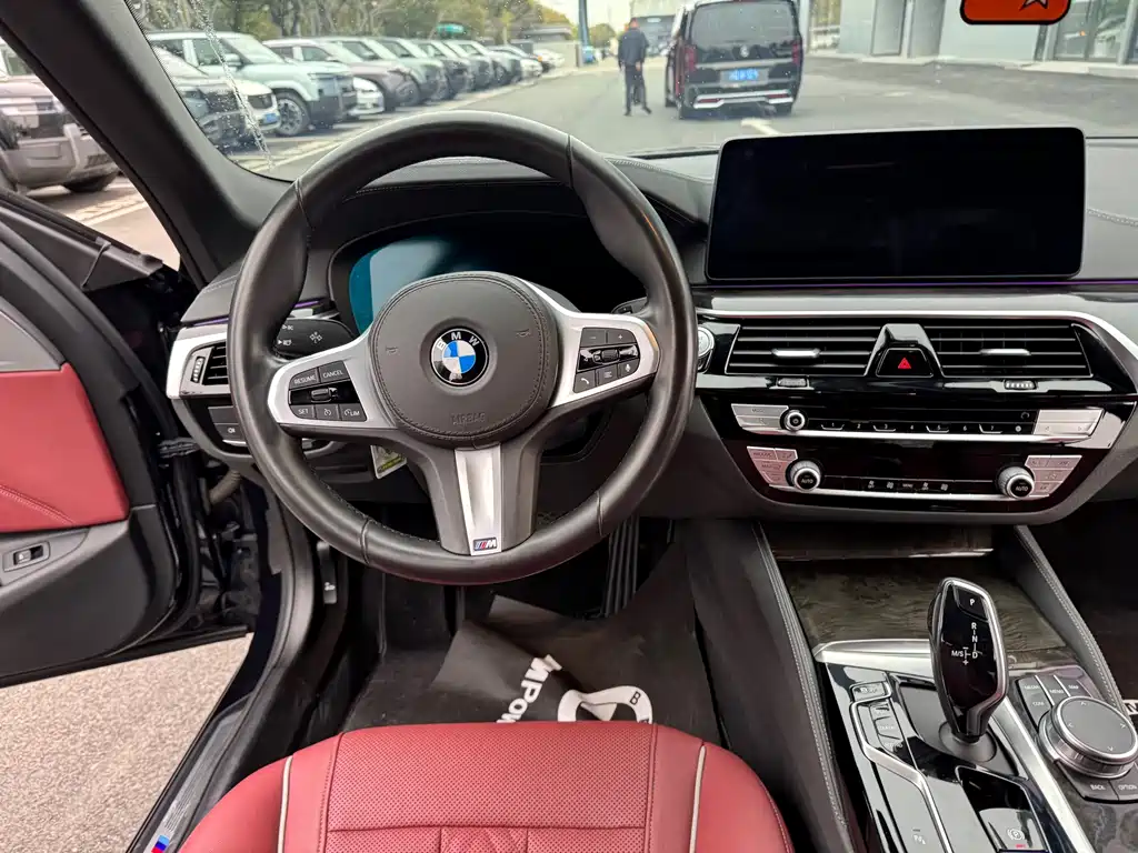 BMW 5 Series — миниатюра 11