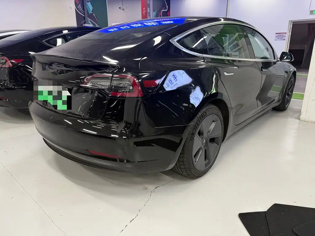 Tesla Model 3 — миниатюра 7