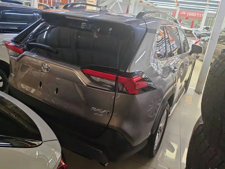 Toyota RAV4 — миниатюра 3