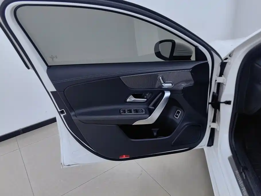 Mercedes-Benz A-Class — миниатюра 7