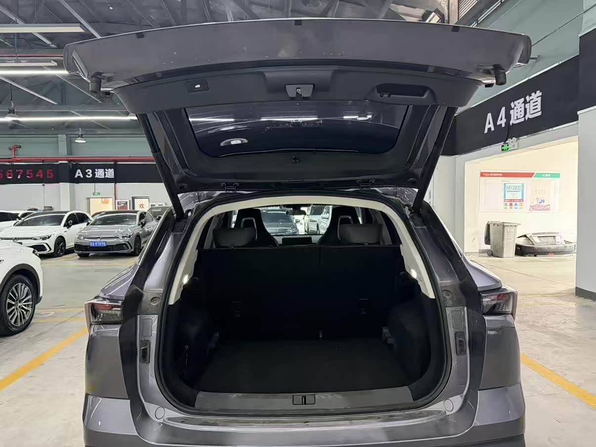 Jetour Jetour Dasheng 1.5 л 2024 г. Серебристо-серый, пробег 16000 км