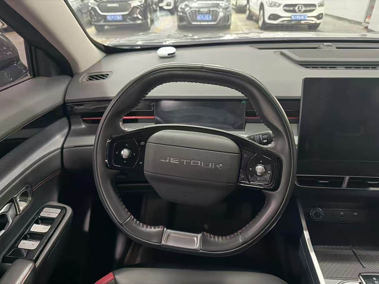 Jetour Jetour Dasheng 1.5 л 2024 г. Серебристо-серый, пробег 16000 км