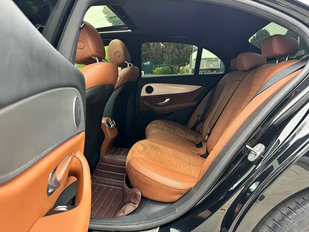 Mercedes-Benz E-Class — миниатюра 11