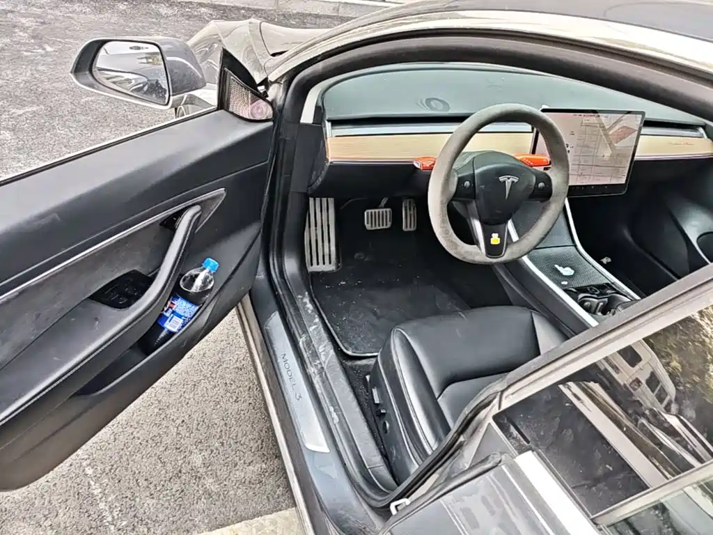 Tesla Model 3 — миниатюра 16