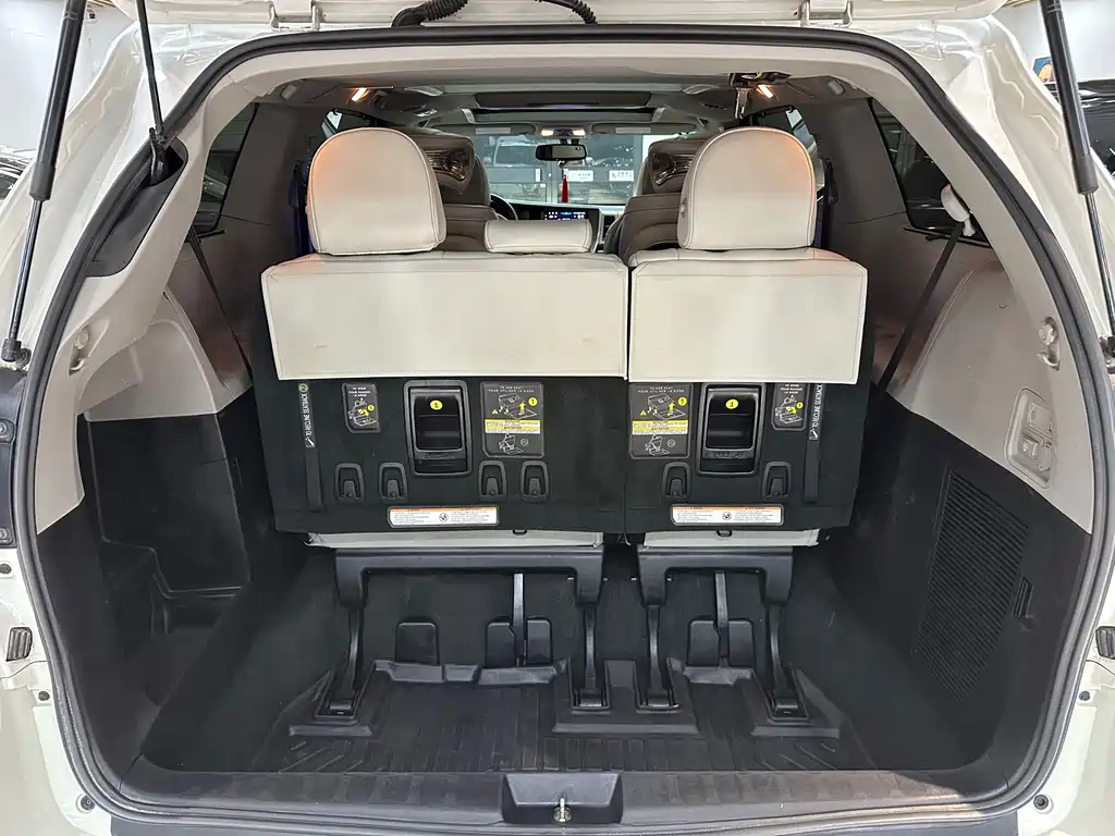 Toyota Sienna — миниатюра 16