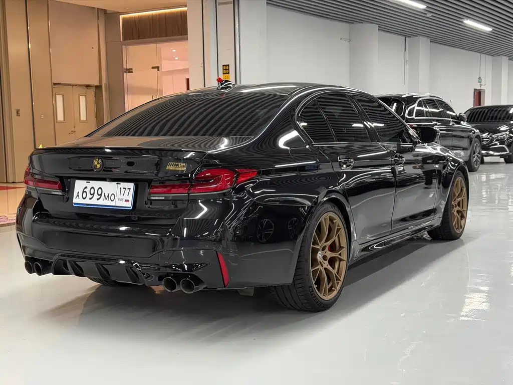 BMW M5 — миниатюра 7