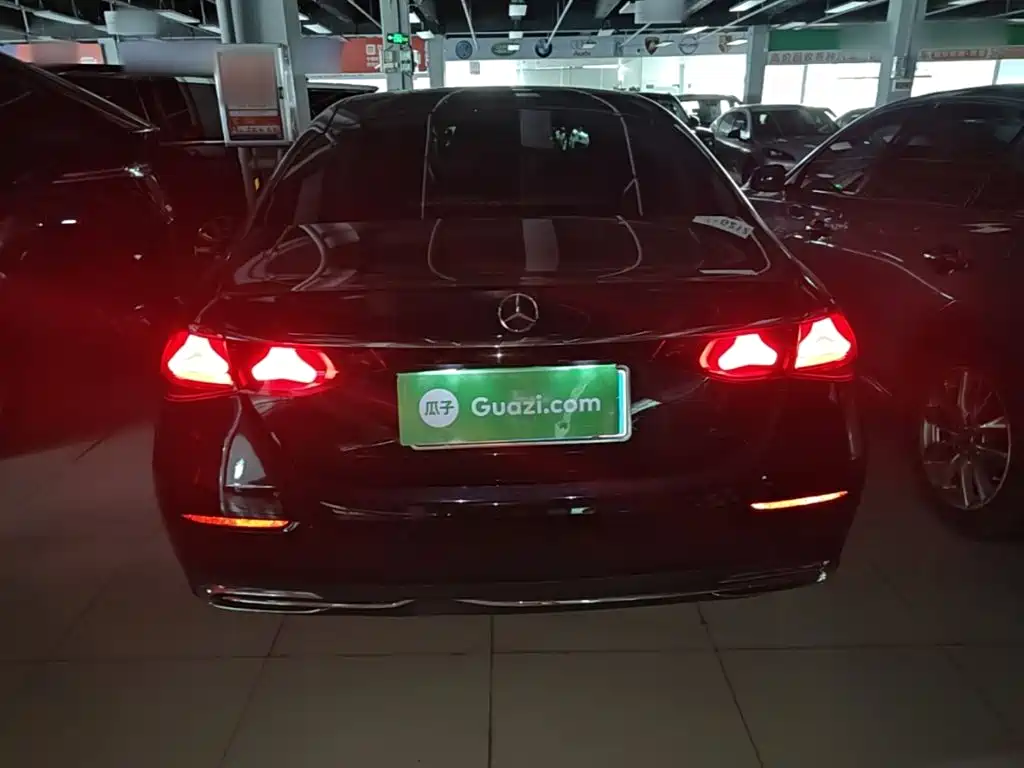 Mercedes-Benz E-Class — миниатюра 6
