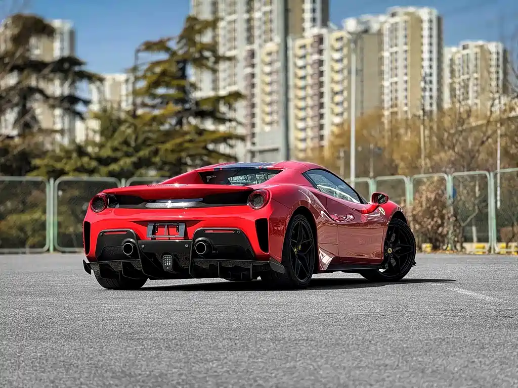 FERRARI 488