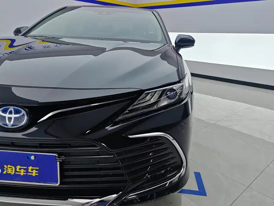 Toyota Camry — миниатюра 5