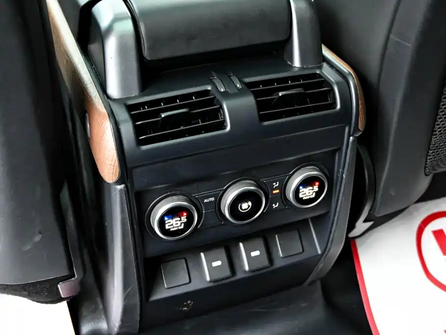 Land Rover Defender — миниатюра 32