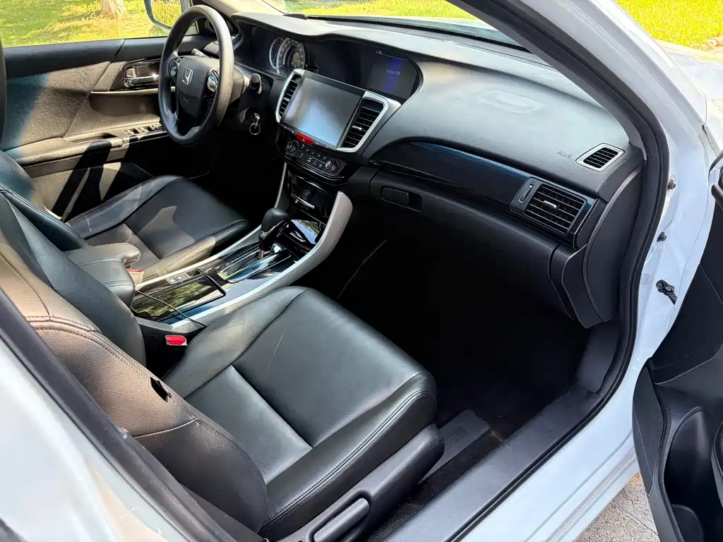 Honda Accord — миниатюра 12