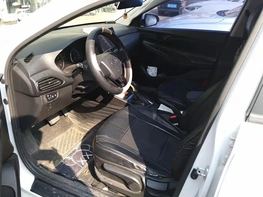 Hyundai Elantra — миниатюра 9