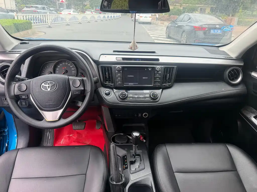 Toyota RAV4 — миниатюра 9