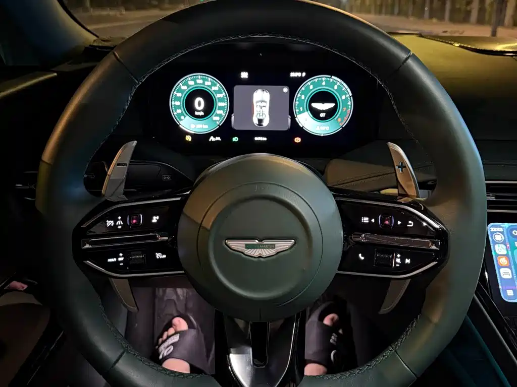 Aston Martin DB12 — миниатюра 10