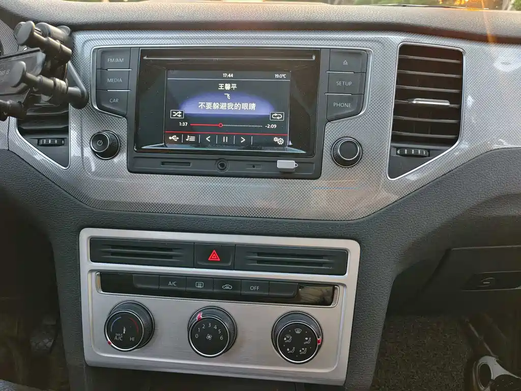 VOLKSWAGEN GOLF*JIAYU