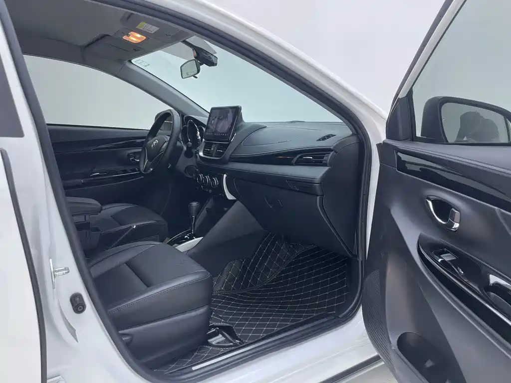 Toyota Yaris L — миниатюра 19
