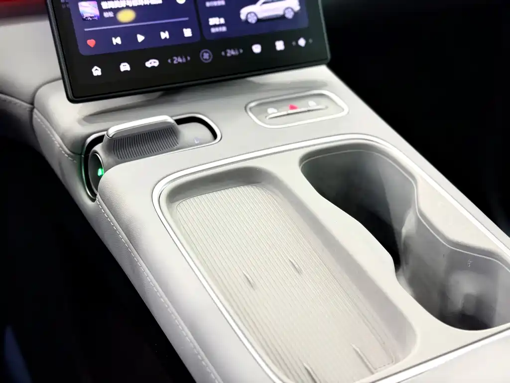 NIO EC6 - фото 14