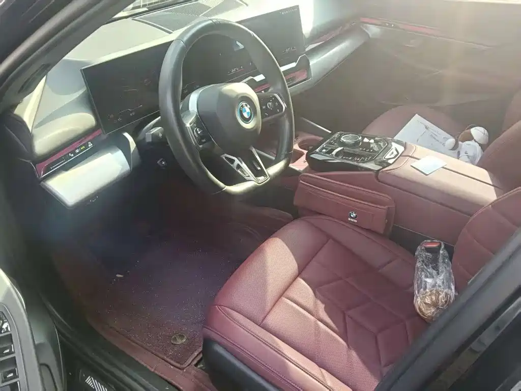 BMW i5 — миниатюра 6