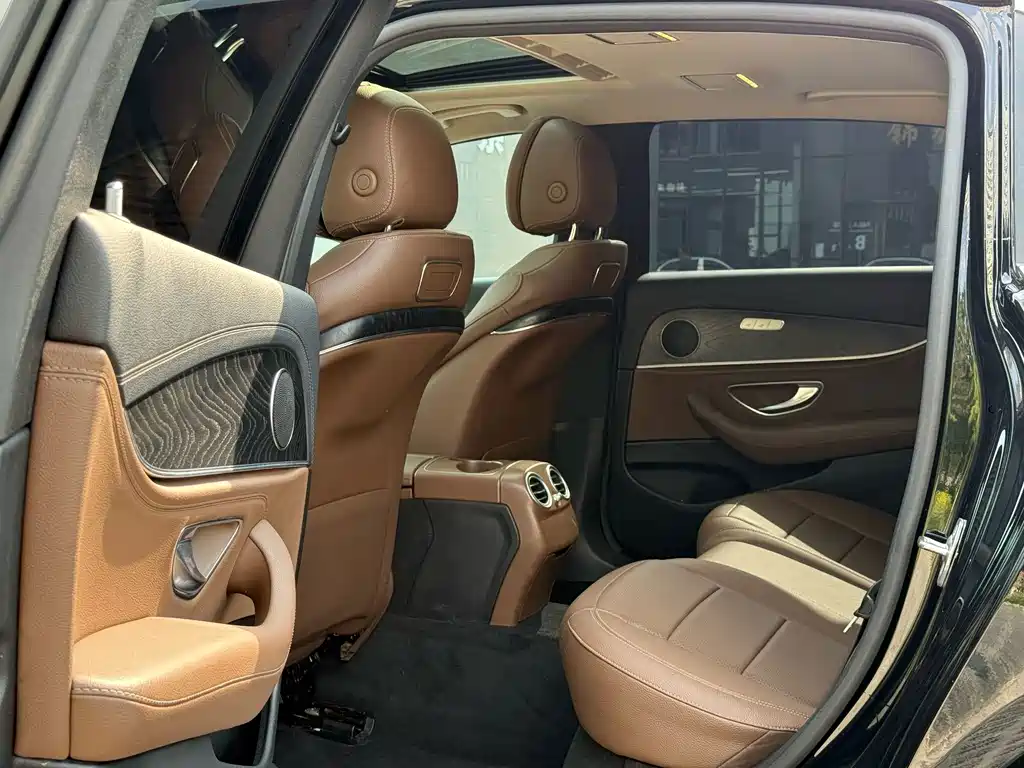 Mercedes-Benz E-Class — миниатюра 5