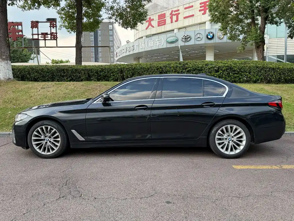 BMW 5 Series — миниатюра 3