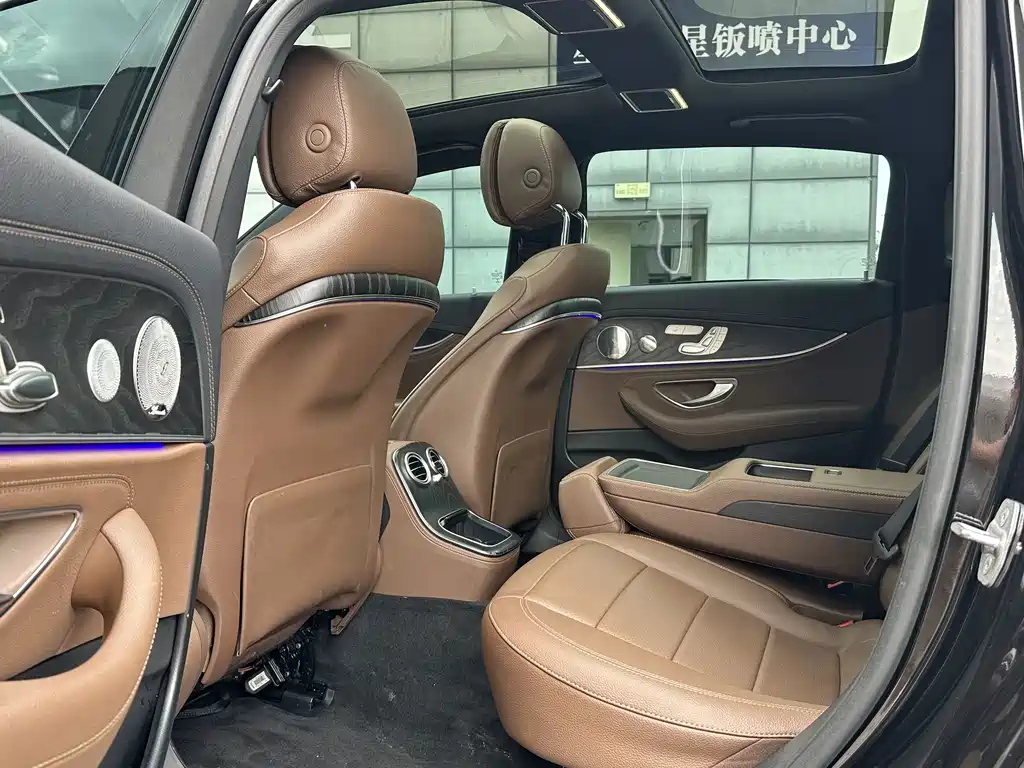 Mercedes-Benz E-Class — миниатюра 7