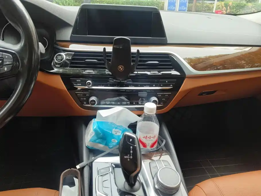 BMW 5 Series — миниатюра 13