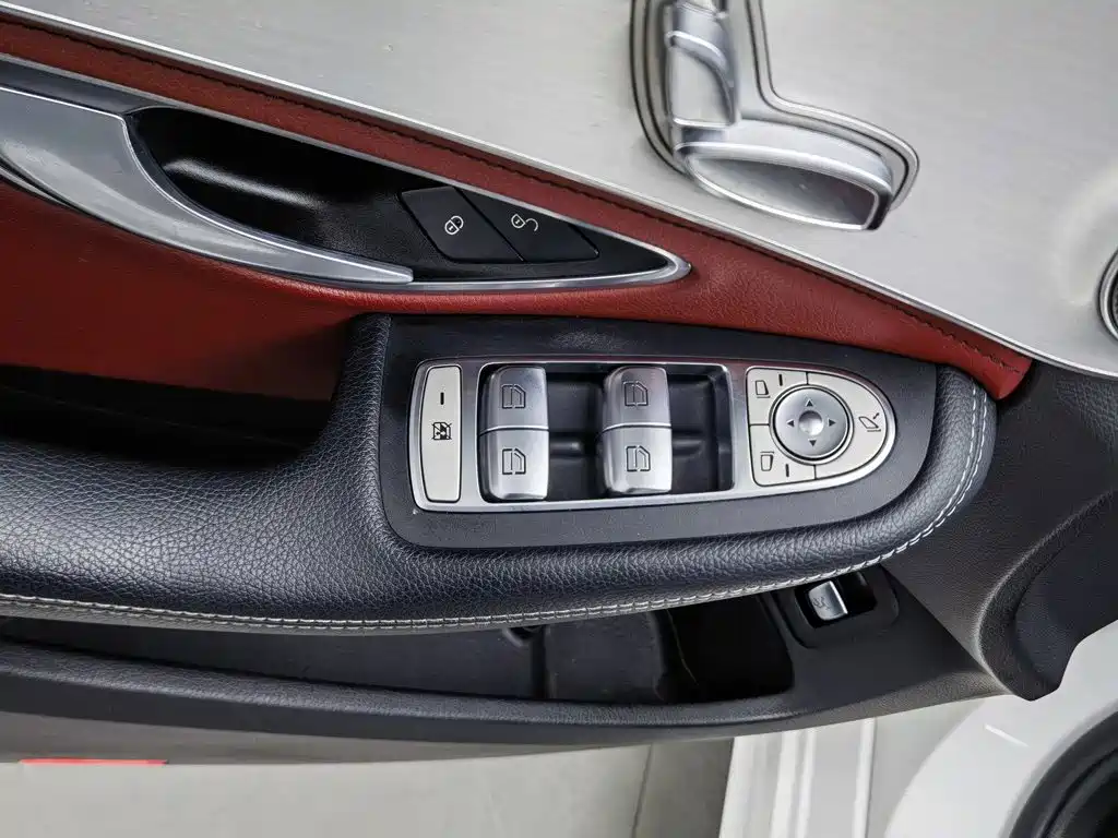 Mercedes-Benz C-Class — миниатюра 9