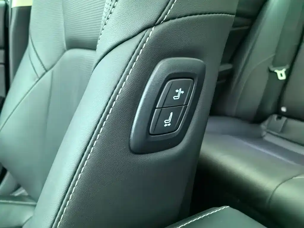 Toyota Camry — миниатюра 20