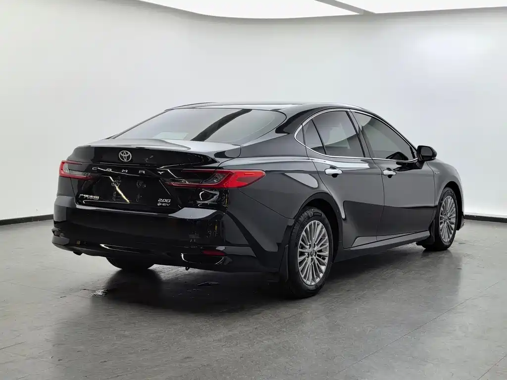 Toyota Camry — миниатюра 4
