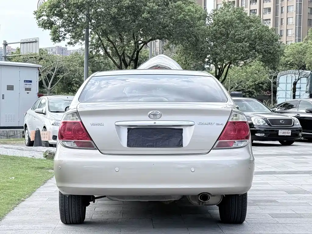 Toyota Camry — миниатюра 4