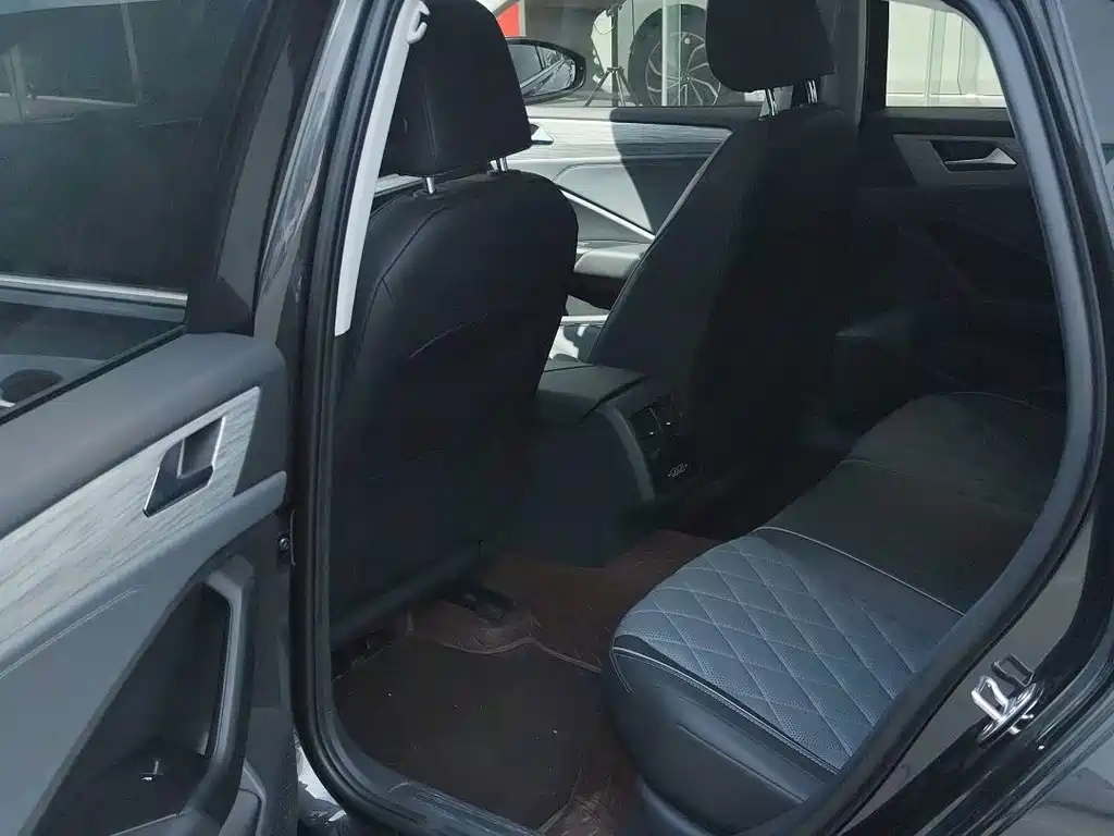 Volkswagen Sagitar — миниатюра 6
