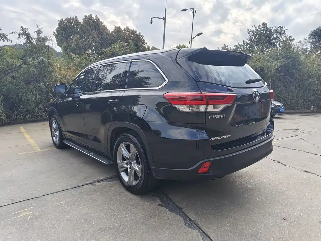 TOYOTA HIGHLANDER