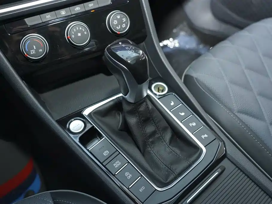 Volkswagen Sagitar 2023 300TSI DSG