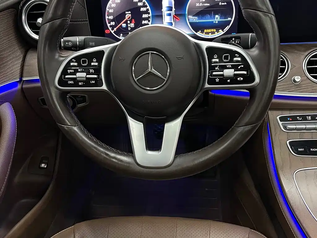 Mercedes-Benz E-Class — миниатюра 4