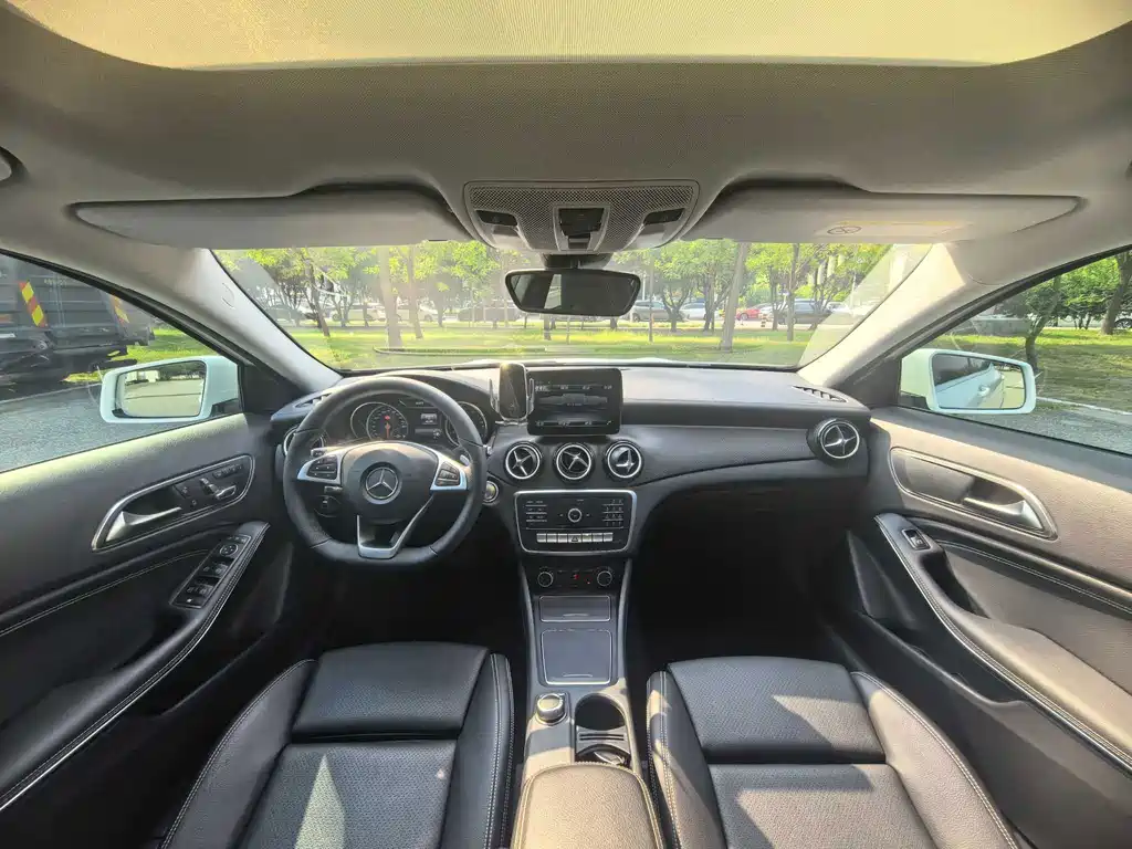 Mercedes-Benz GLA — миниатюра 10