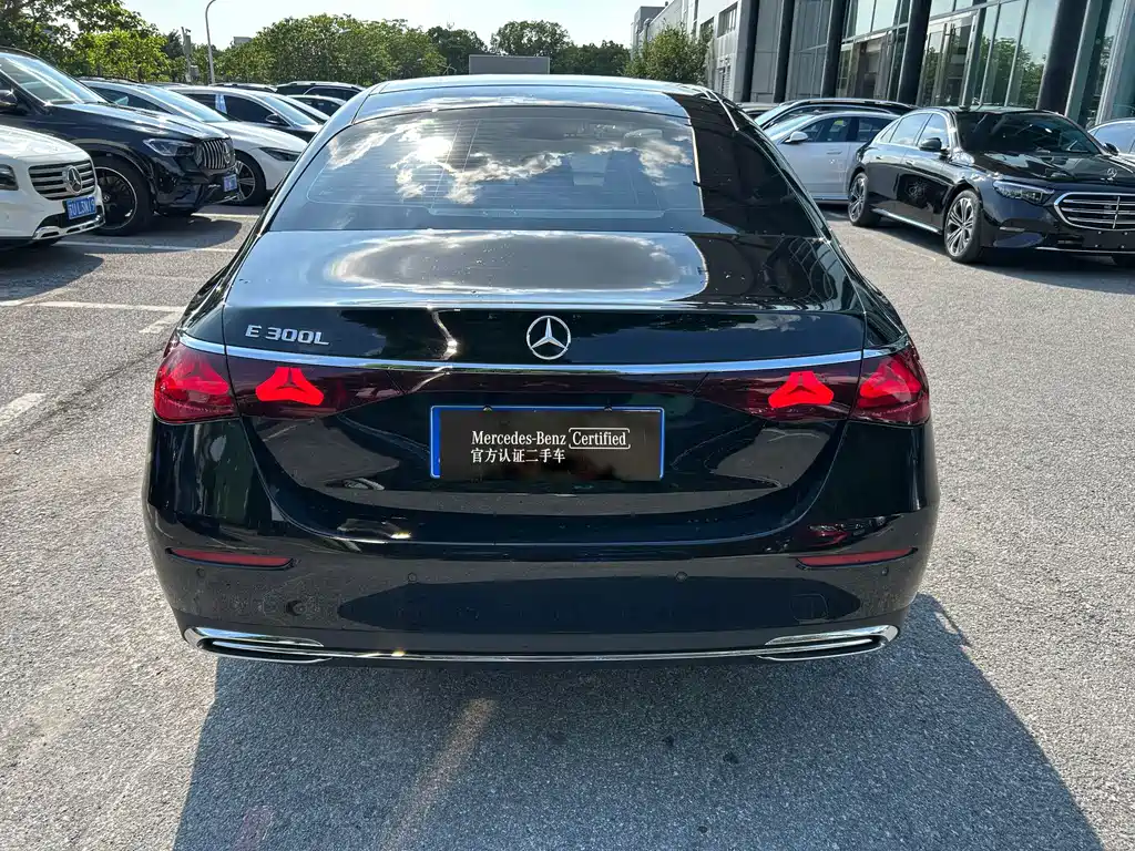 Mercedes-Benz E-Class — миниатюра 17