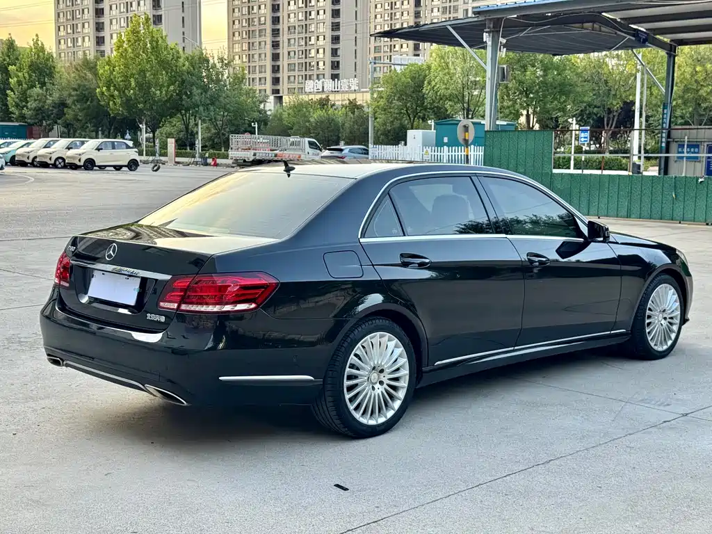 Mercedes-Benz E-Class — миниатюра 6