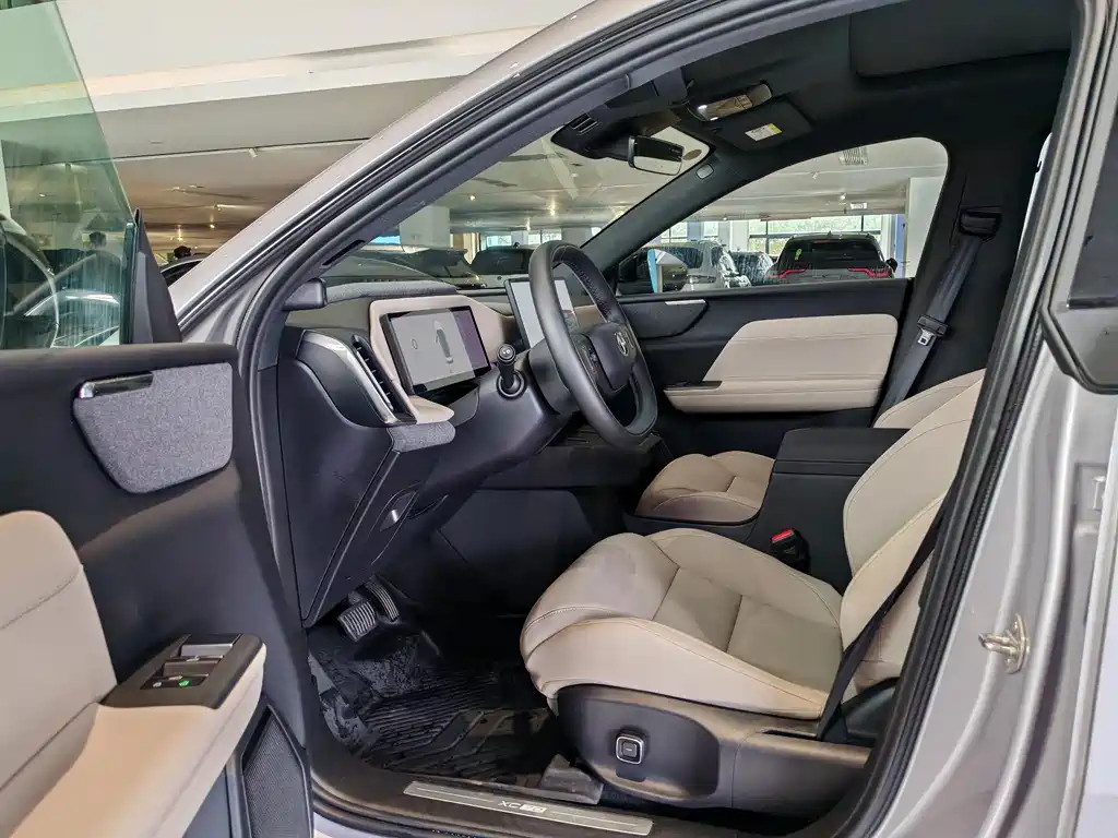 Volvo XC70 PHEV — миниатюра 4