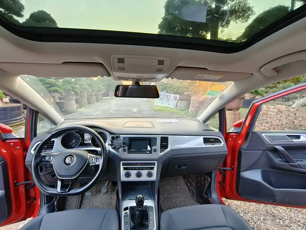 VOLKSWAGEN GOLF*JIAYU