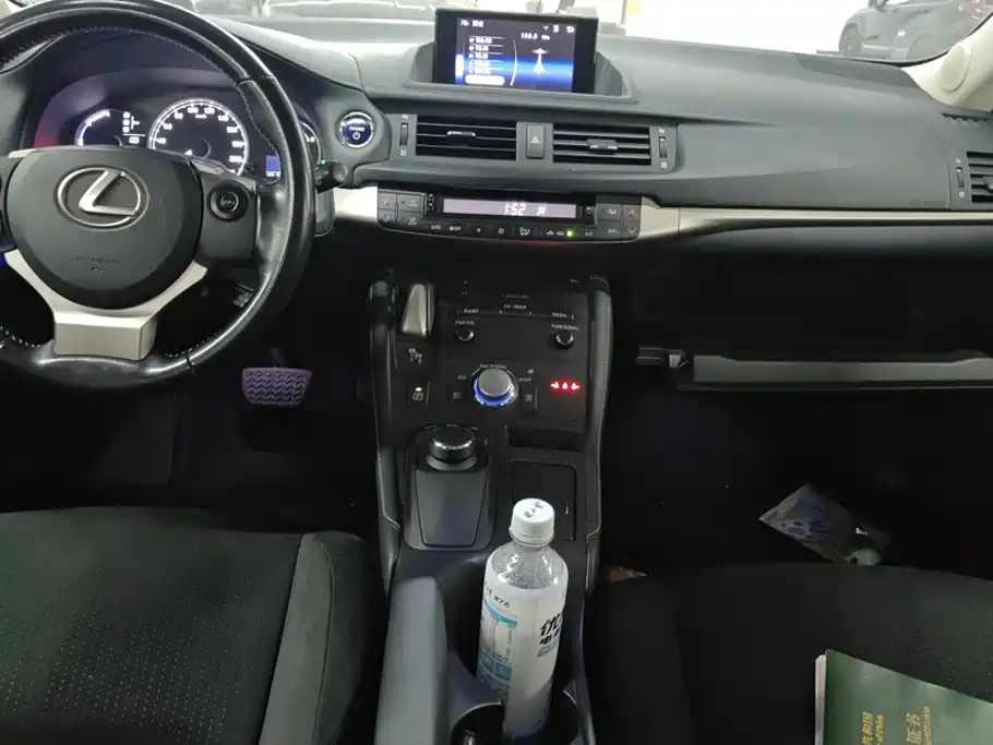 Lexus CT — миниатюра 16
