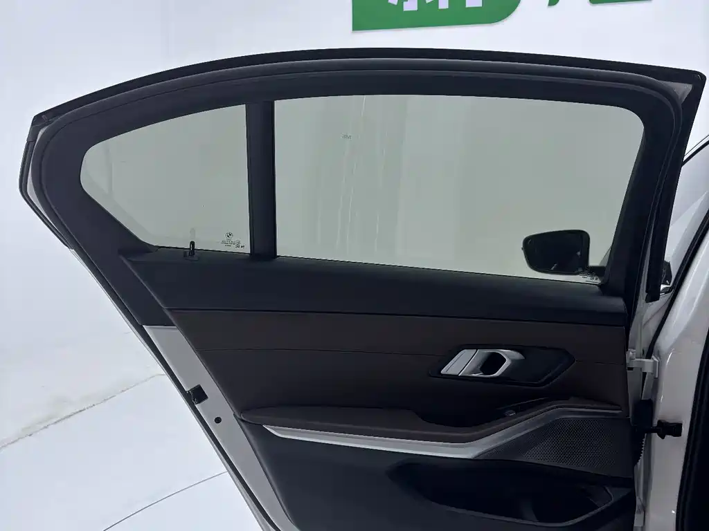 BMW 3 Series — миниатюра 18