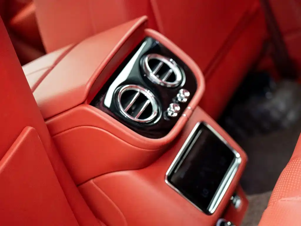 Bentley Bentayga — миниатюра 13
