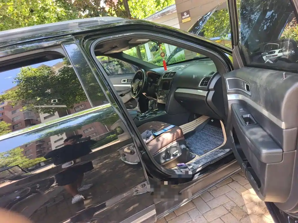Ford Explorer (Import) — миниатюра 18