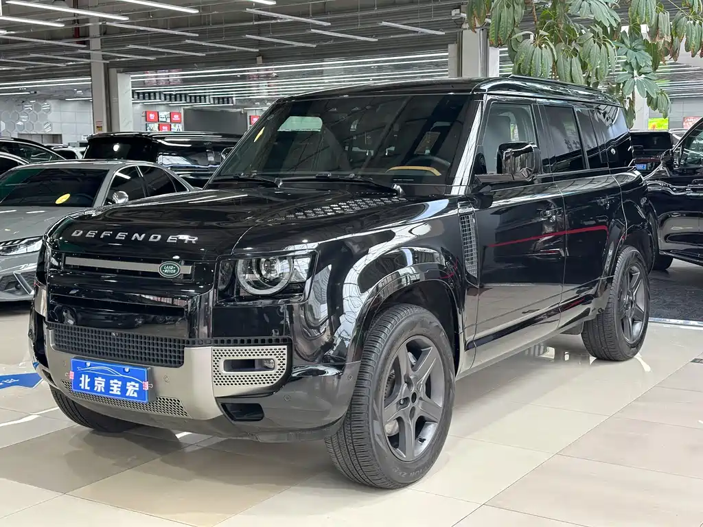 Land Rover Defender 2024