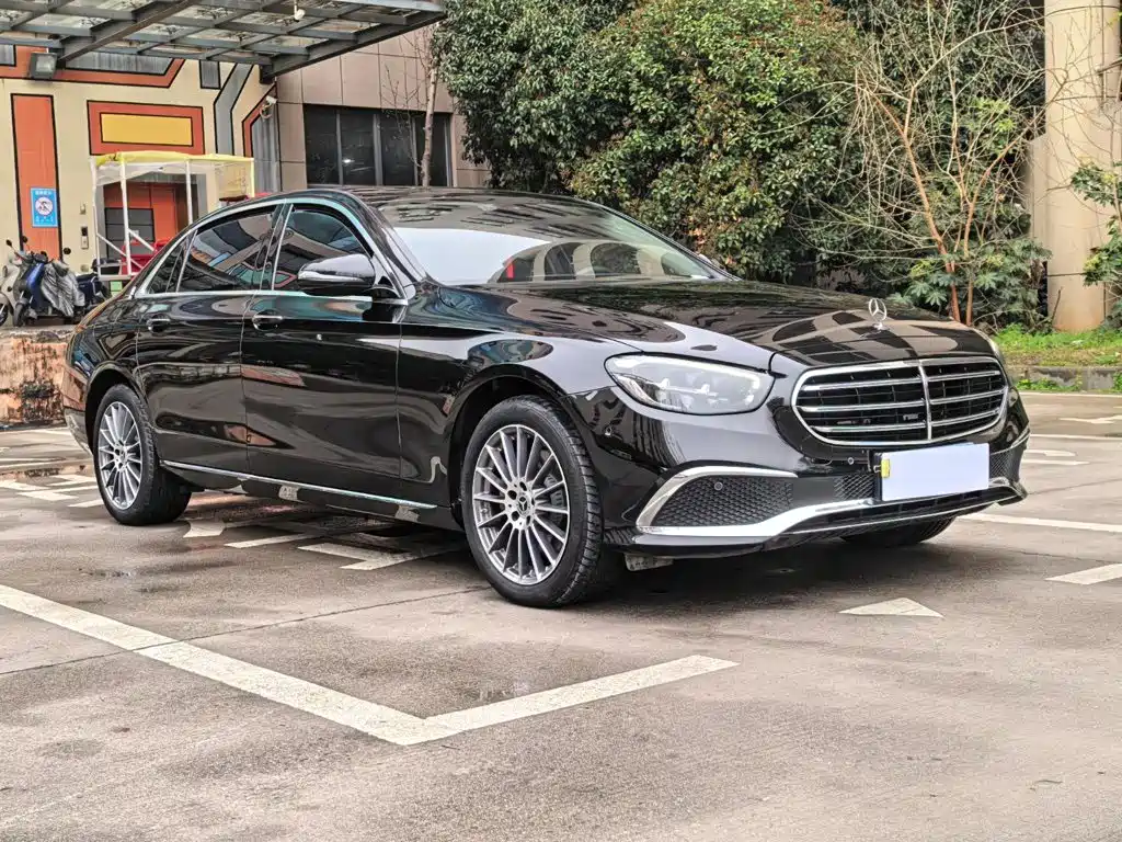 Mercedes-Benz E-Class — миниатюра 3