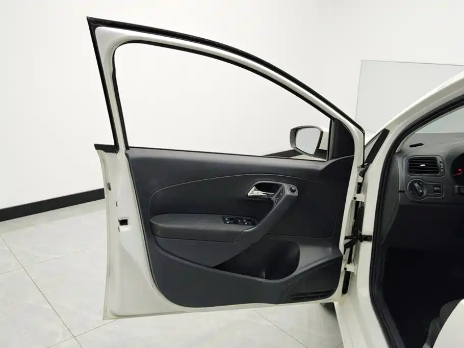 Volkswagen Polo — миниатюра 7