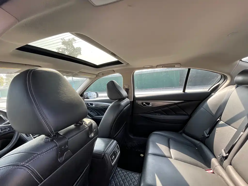 INFINITI Q50L